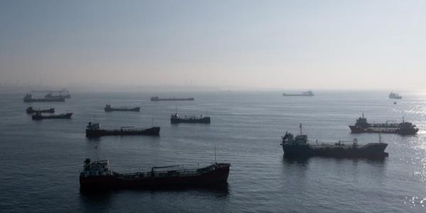 俄罗斯放弃了阻止食品出口离开乌克兰的计划，因为船只无视普京，继续航行